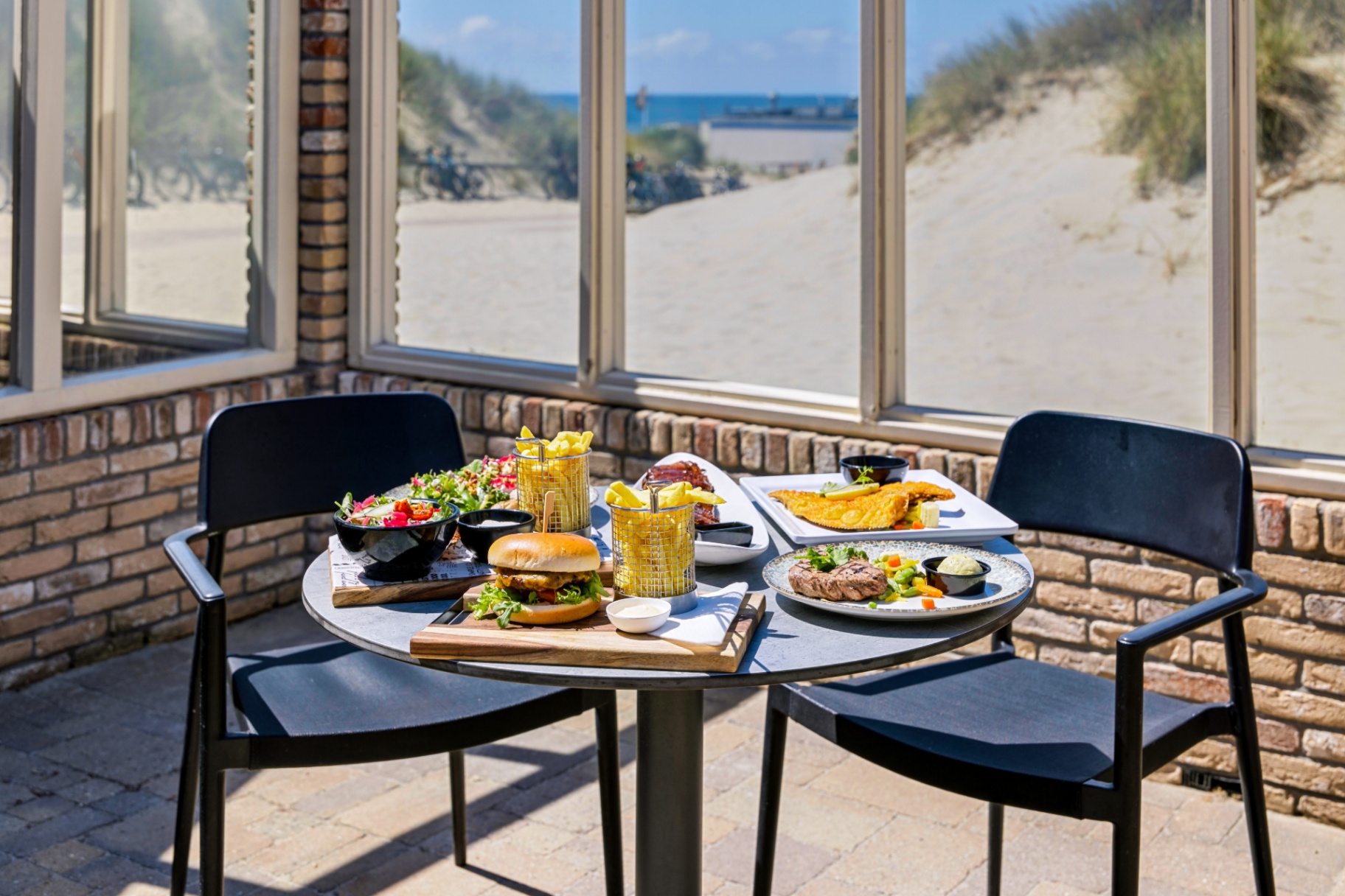 Gasten aan tafel